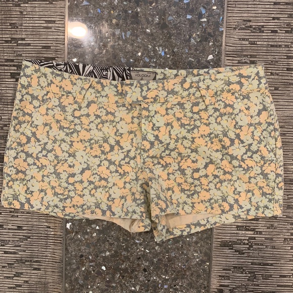 Volcom Pants - Volcom Floral Shorts Womens Juniors Size 7 28W
